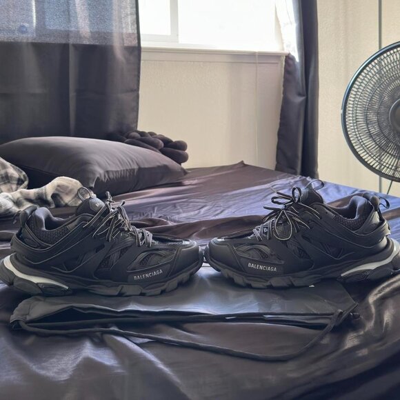 Balenciaga Men's Black Trainers - Picture 1 of 4